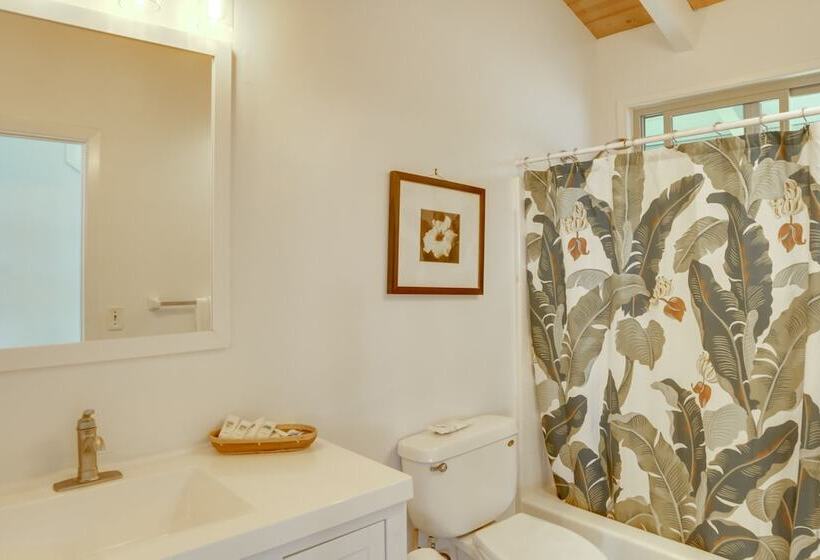 Hilo Home W/ Private Deck + Stunning Ocean Views!