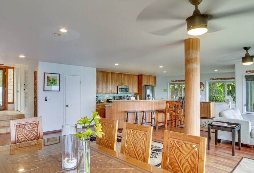 Hilo Home W/ Private Deck + Stunning Ocean Views!