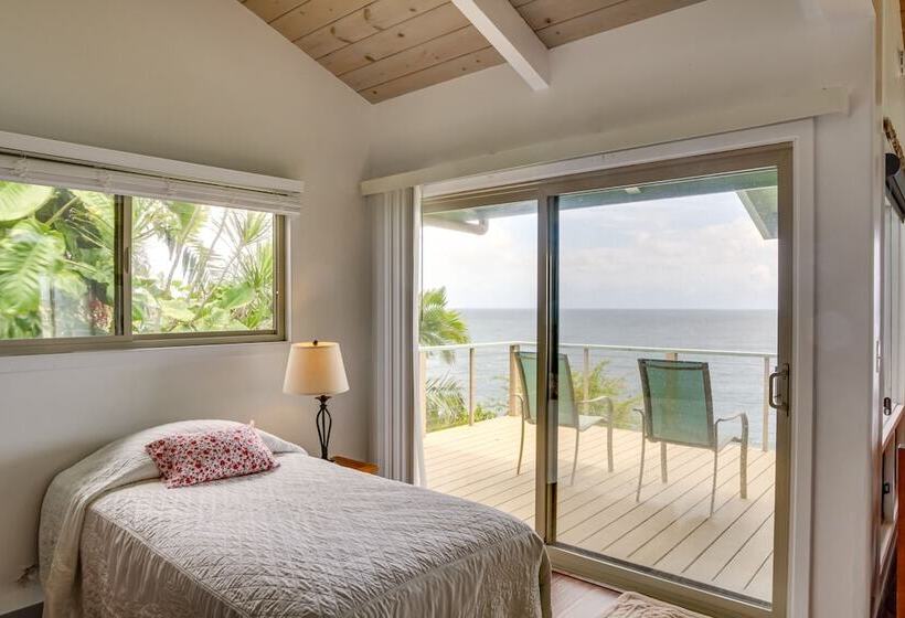 Hilo Home W/ Private Deck + Stunning Ocean Views!