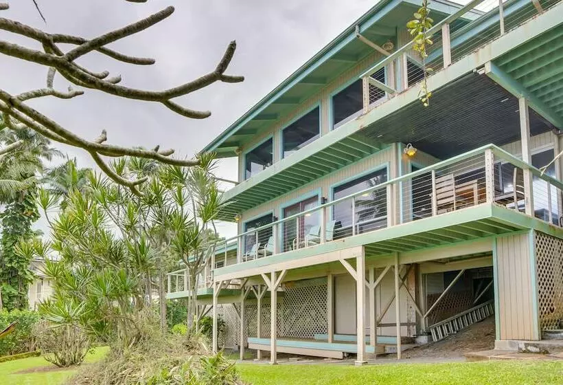 Hilo Home W/ Private Deck + Stunning Ocean Views!