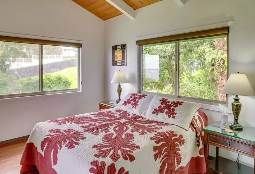 Hilo Home W/ Private Deck + Stunning Ocean Views!