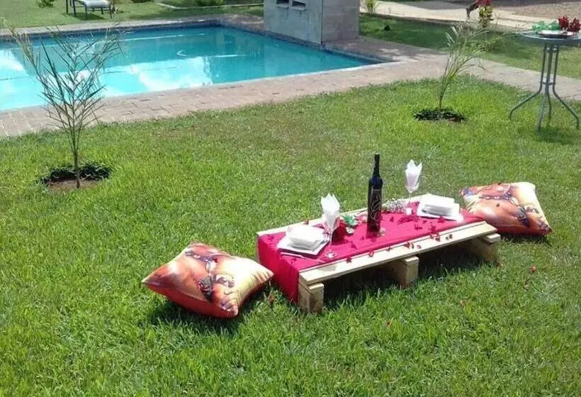 ホテル Dam Vista Retreat