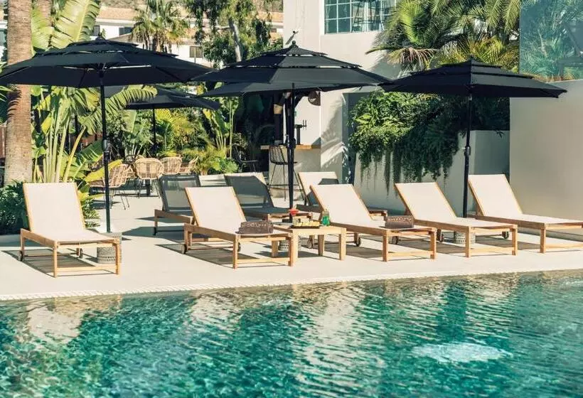 Hotelli Estefania Boutique Suites