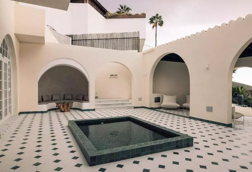 Hotelli Estefania Boutique Suites