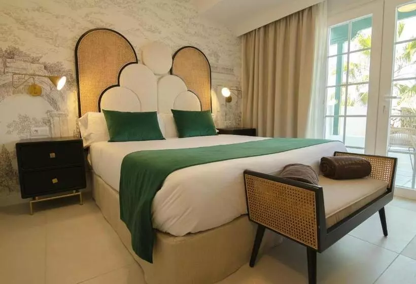 Hotelli Estefania Boutique Suites