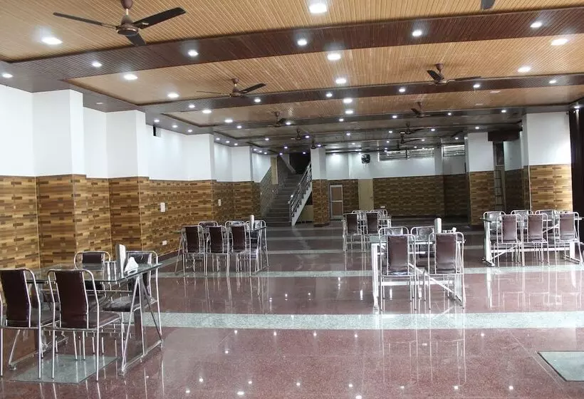 ホテル Jalal Palace
