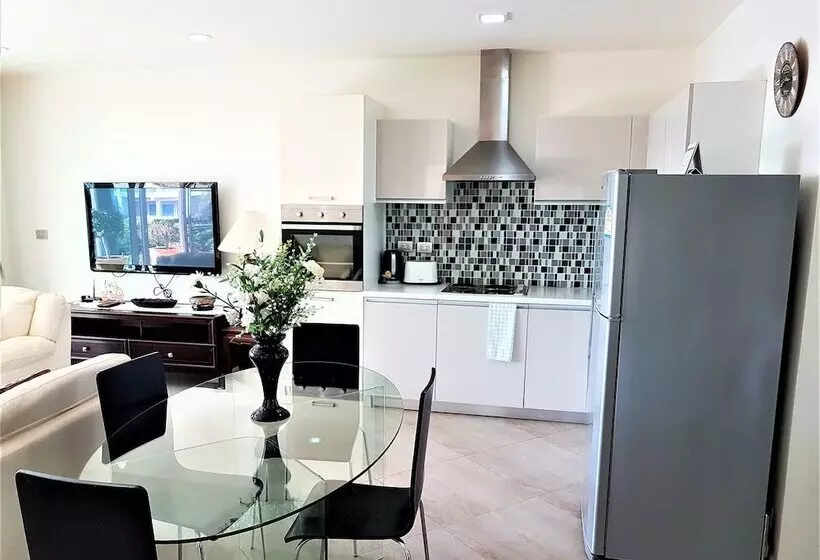 Hotelli Kb Apartments 3 Karon Beach By Phr