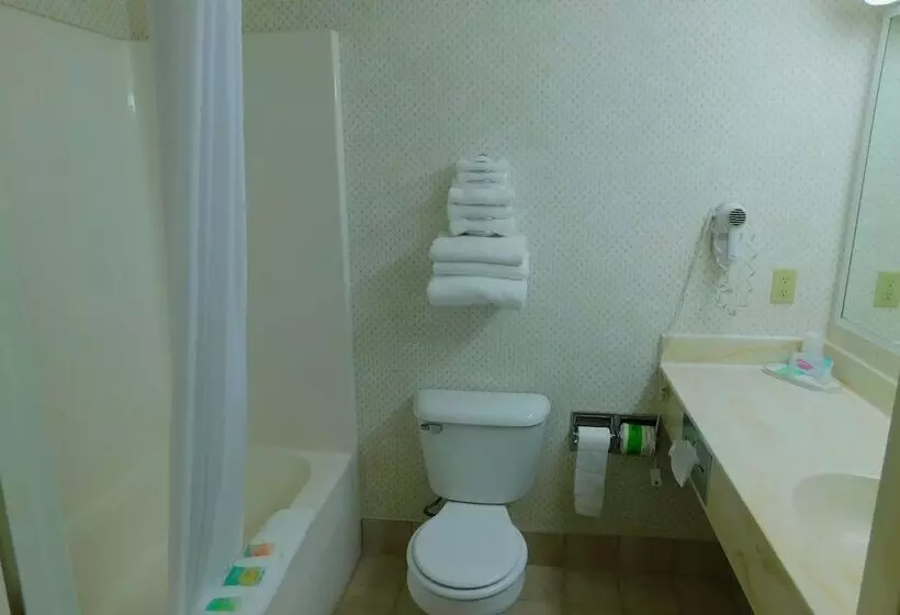 ホテル Northwoods Best Inn  Turtle Lake