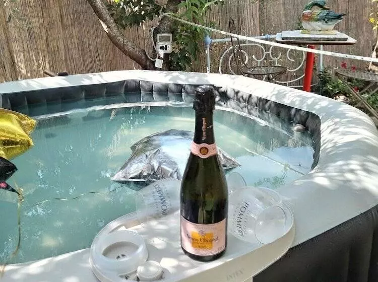 Hotelli Sky Room Carrara Hydromassage With Parking