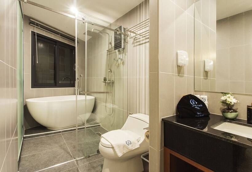 בית מלון כפרי Thapae Twins