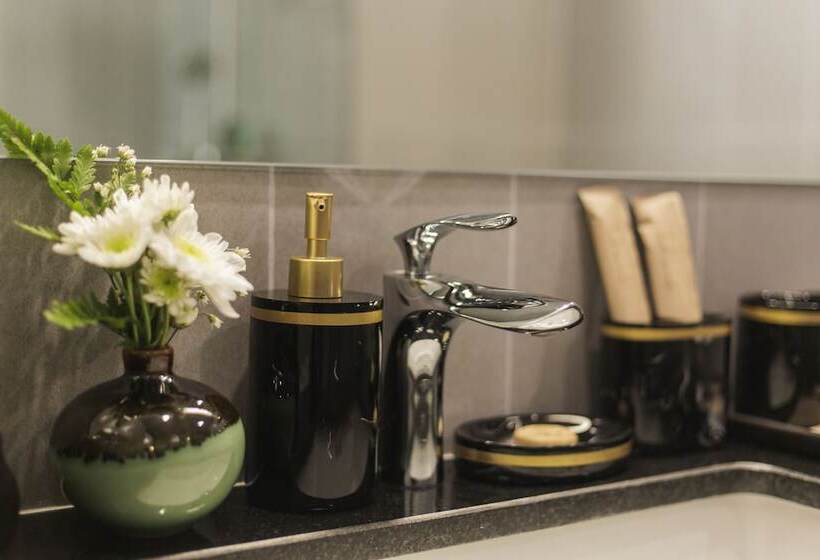 בית מלון כפרי Thapae Twins