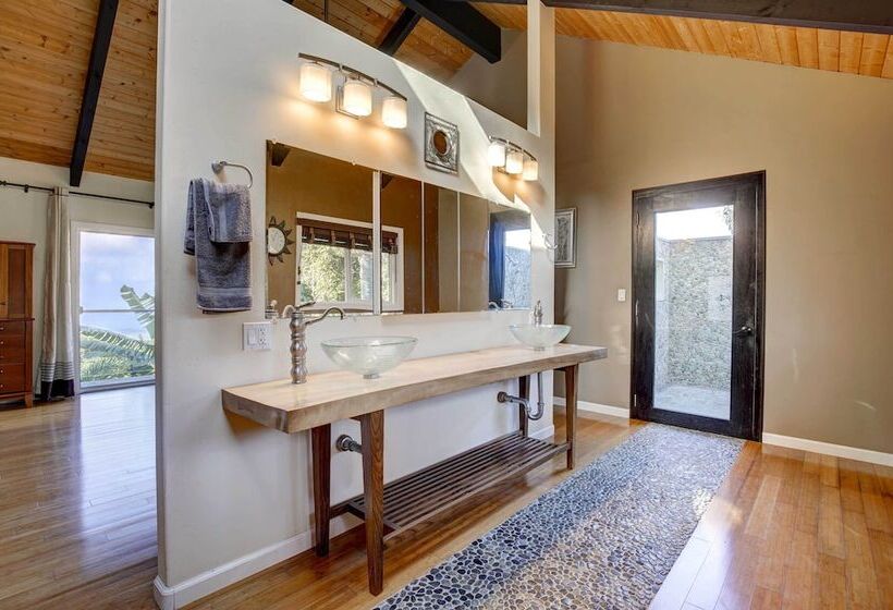 Kailua Kona House W/ Balcony & Ocean Views!