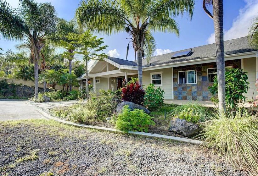 Kailua Kona House W/ Balcony & Ocean Views!