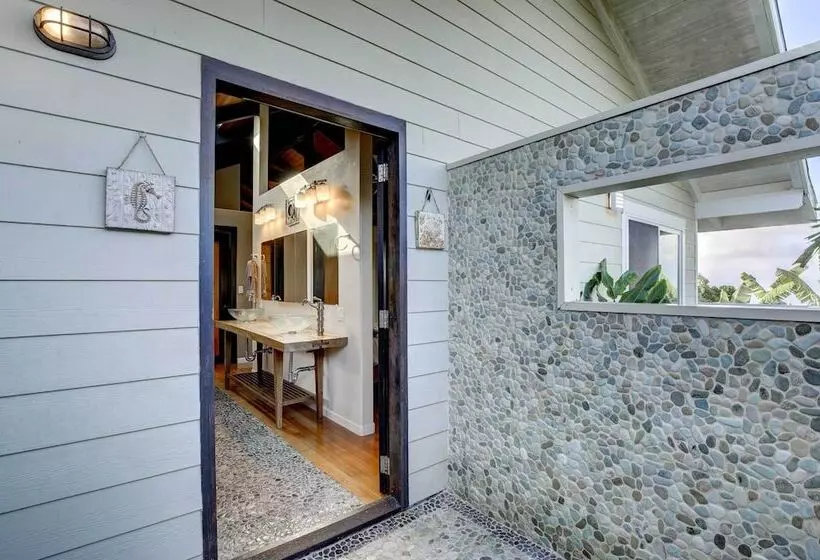 Kailua Kona House W/ Balcony & Ocean Views!