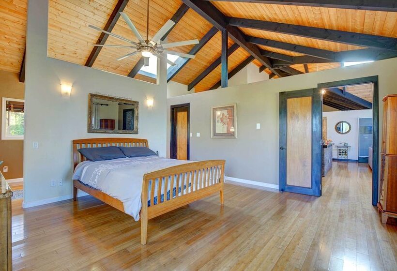 Kailua Kona House W/ Balcony & Ocean Views!