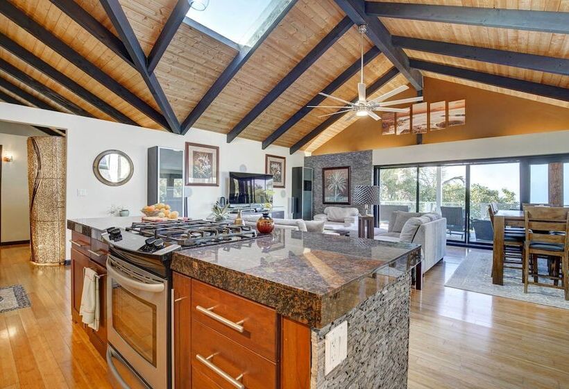 Kailua Kona House W/ Balcony & Ocean Views!