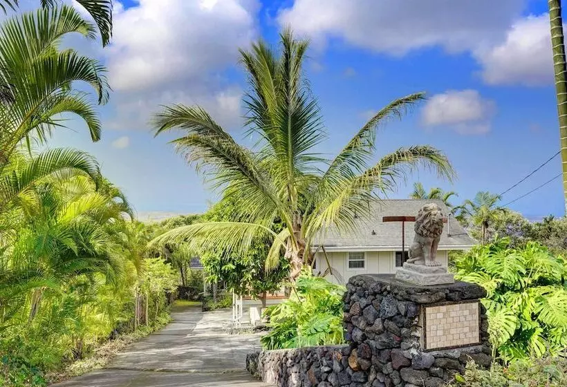Kailua Kona House W/ Balcony & Ocean Views!
