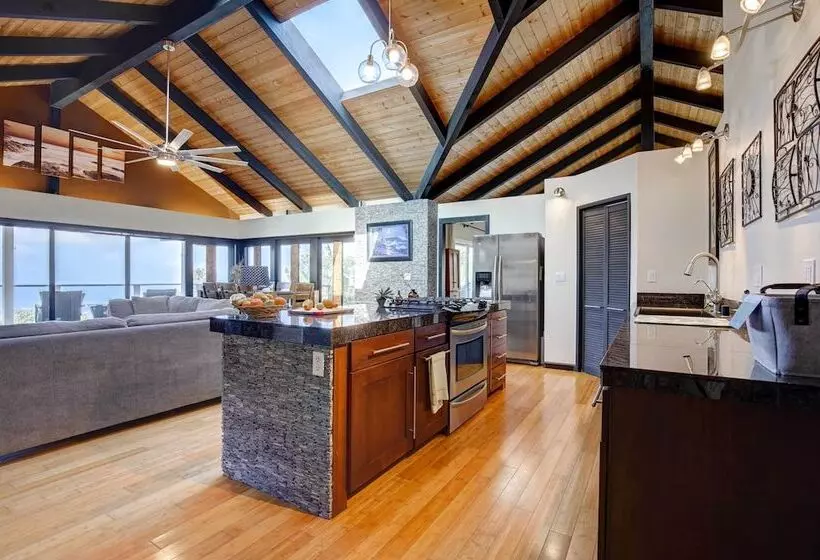 Kailua Kona House W/ Balcony & Ocean Views!