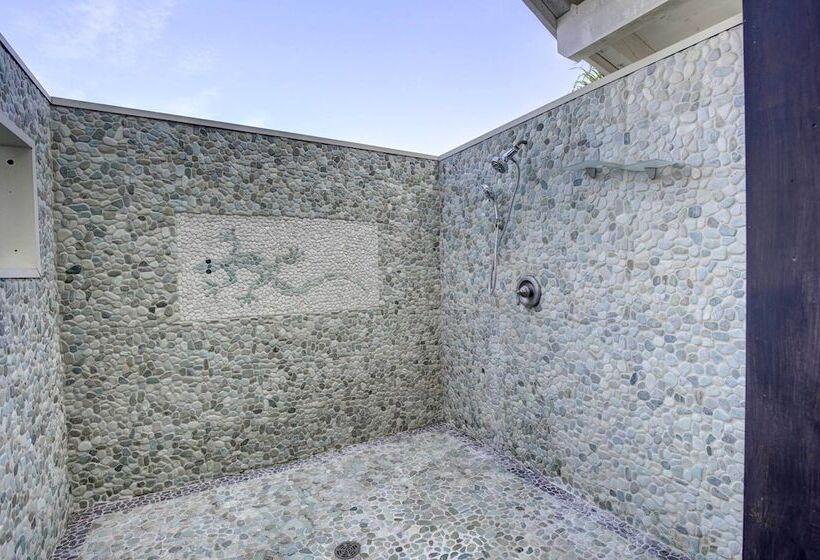 Kailua Kona House W/ Balcony & Ocean Views!