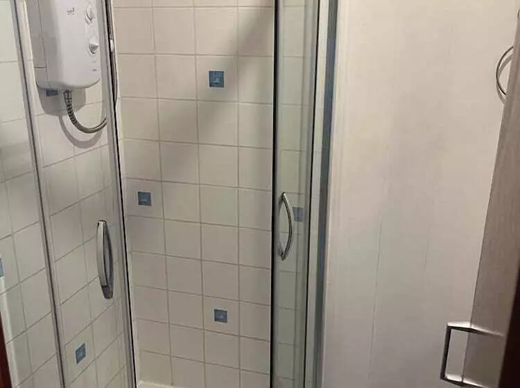 Majatalo Broadhaven Road