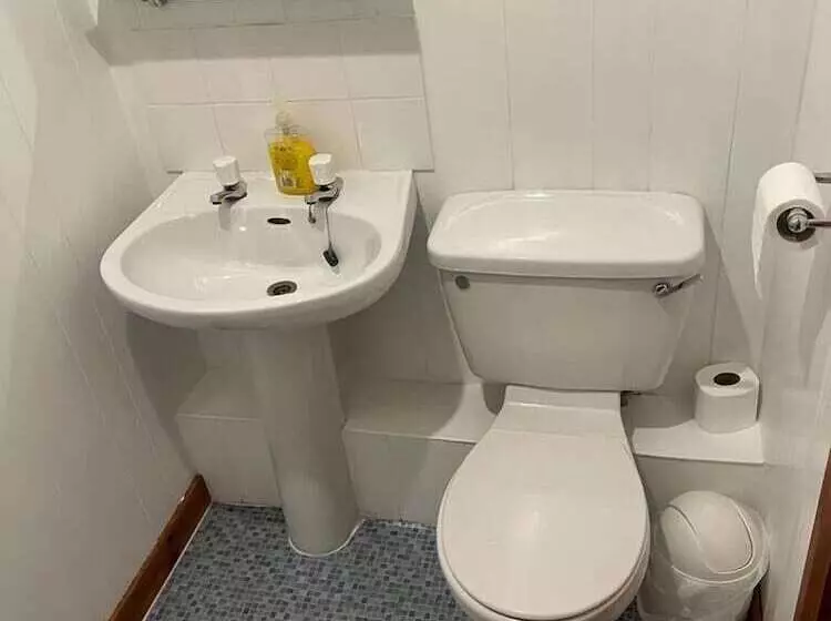 Majatalo Broadhaven Road