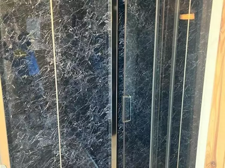 Majatalo Broadhaven Road