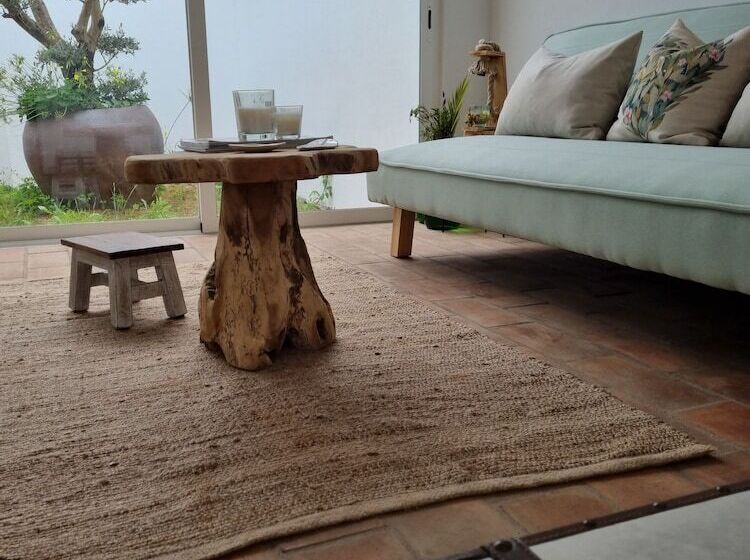 Резиденция Charming 1 Bed House