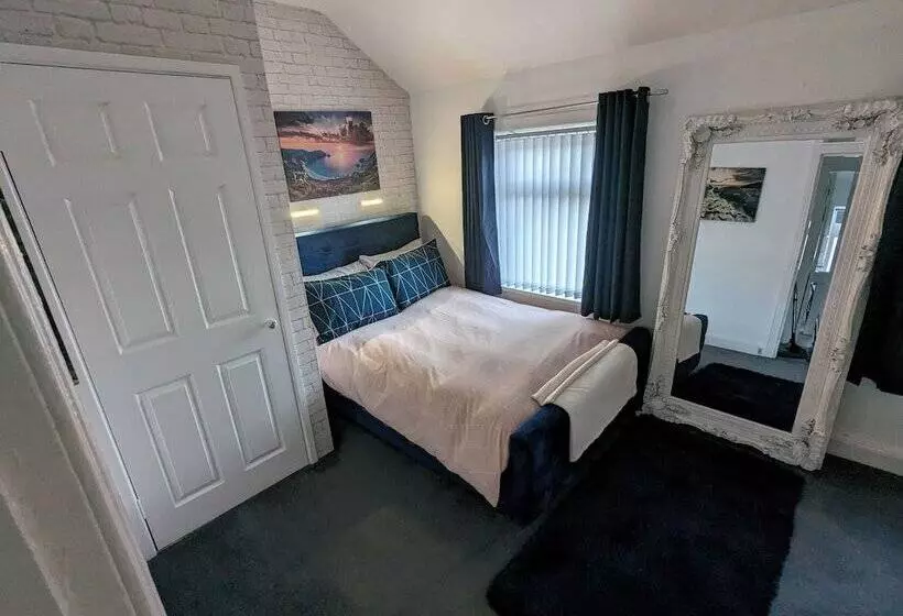 اقامتگاه Fantastic Location To Ebrington Sq And City Centre