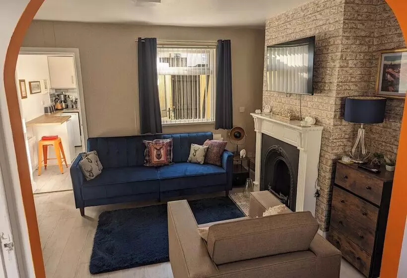 اقامتگاه Fantastic Location To Ebrington Sq And City Centre