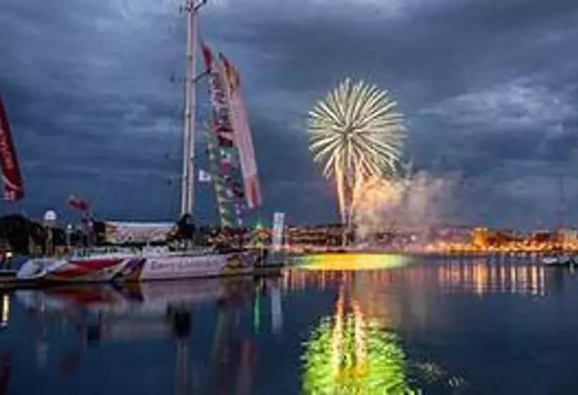 اقامتگاه Fantastic Location To Ebrington Sq And City Centre