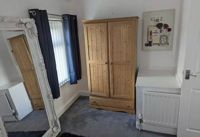 اقامتگاه Fantastic Location To Ebrington Sq And City Centre