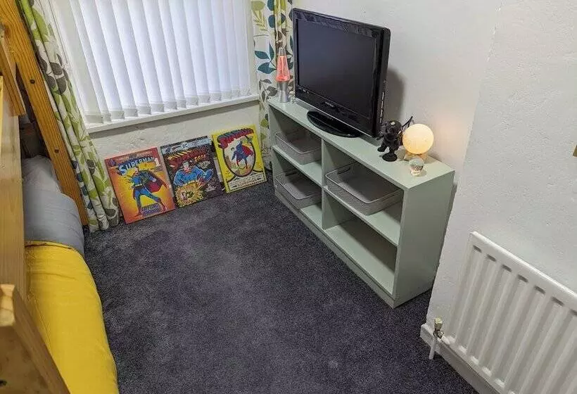 اقامتگاه Fantastic Location To Ebrington Sq And City Centre