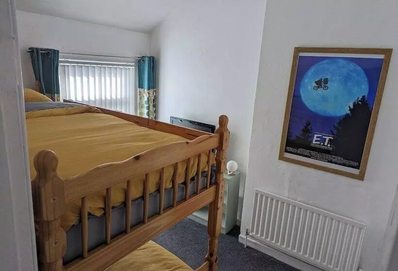 اقامتگاه Fantastic Location To Ebrington Sq And City Centre