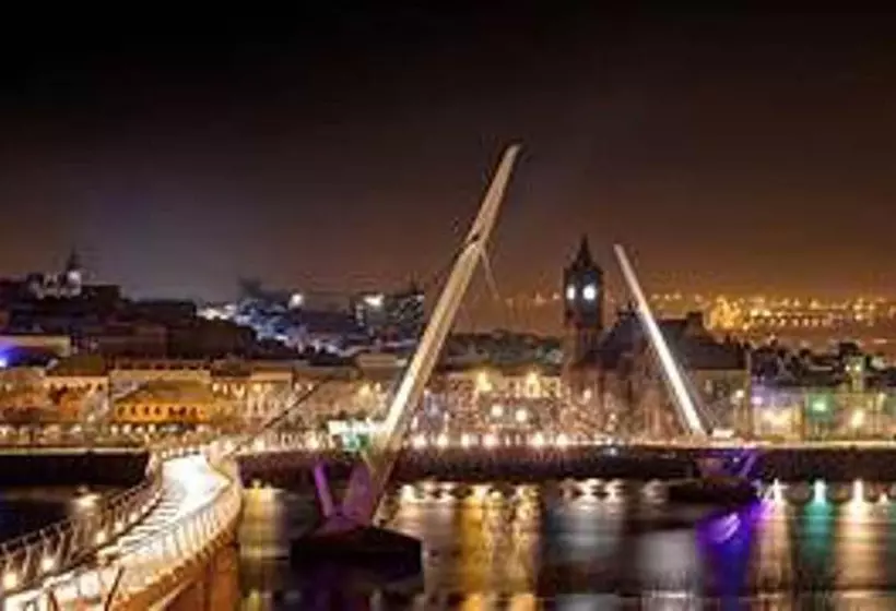 اقامتگاه Fantastic Location To Ebrington Sq And City Centre