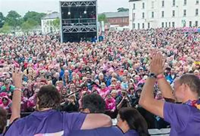 اقامتگاه Fantastic Location To Ebrington Sq And City Centre