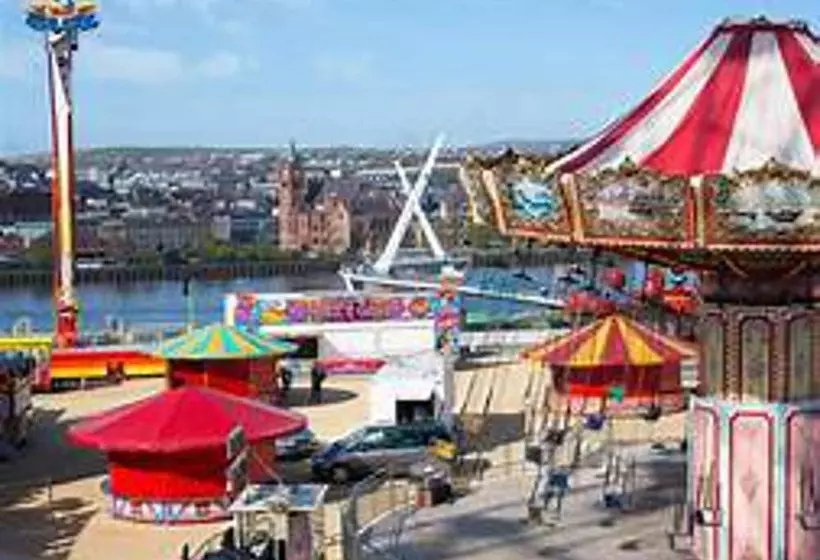 اقامتگاه Fantastic Location To Ebrington Sq And City Centre