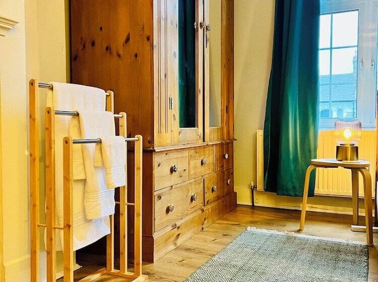 Rest Boutique Notting Hill