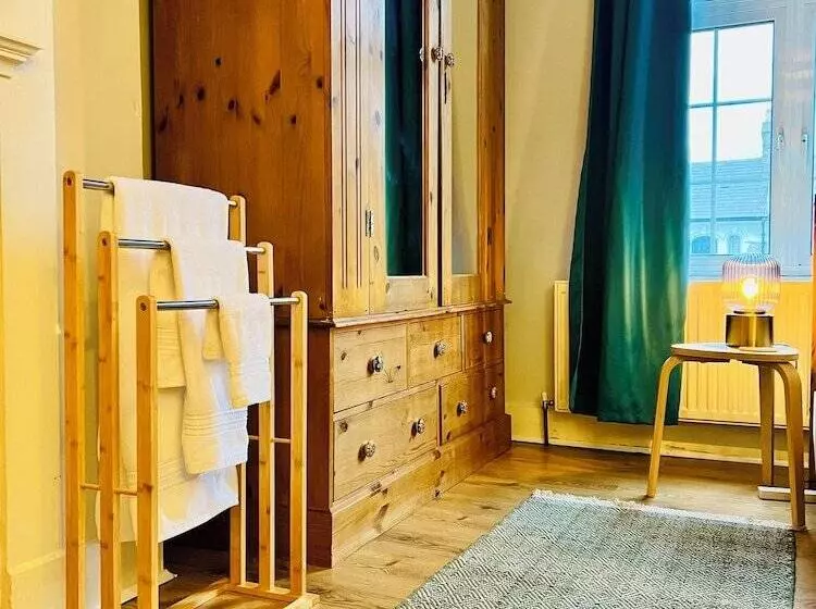 Rest Boutique Notting Hill