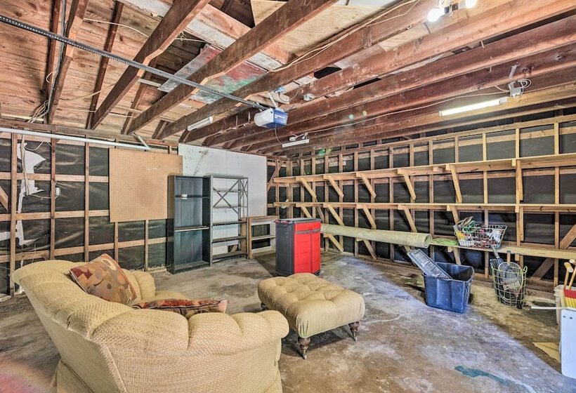 Spacious Seabrook Home W/ Patio: 1 Mi To Beach!