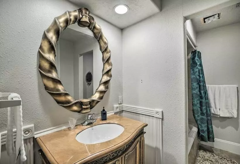 Spacious Seabrook Home W/ Patio: 1 Mi To Beach!