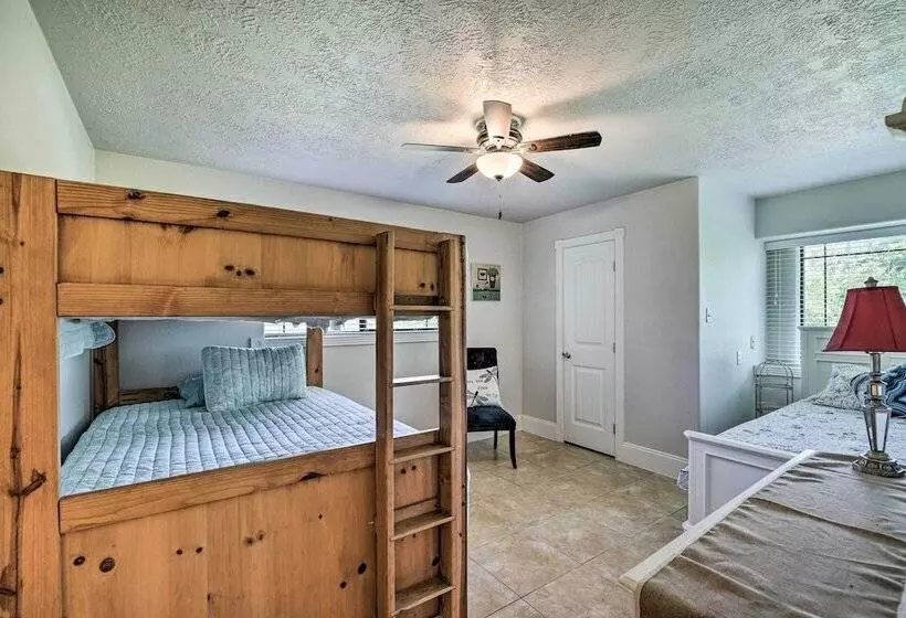 Spacious Seabrook Home W/ Patio: 1 Mi To Beach!