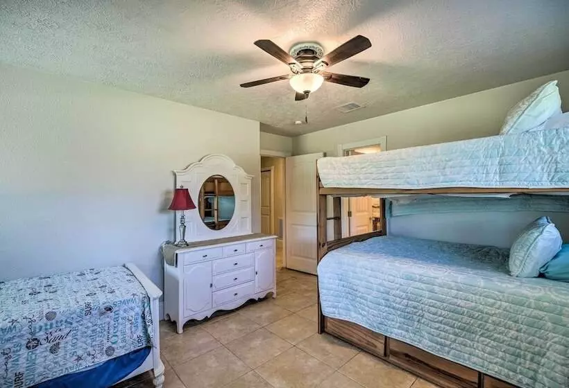 Spacious Seabrook Home W/ Patio: 1 Mi To Beach!