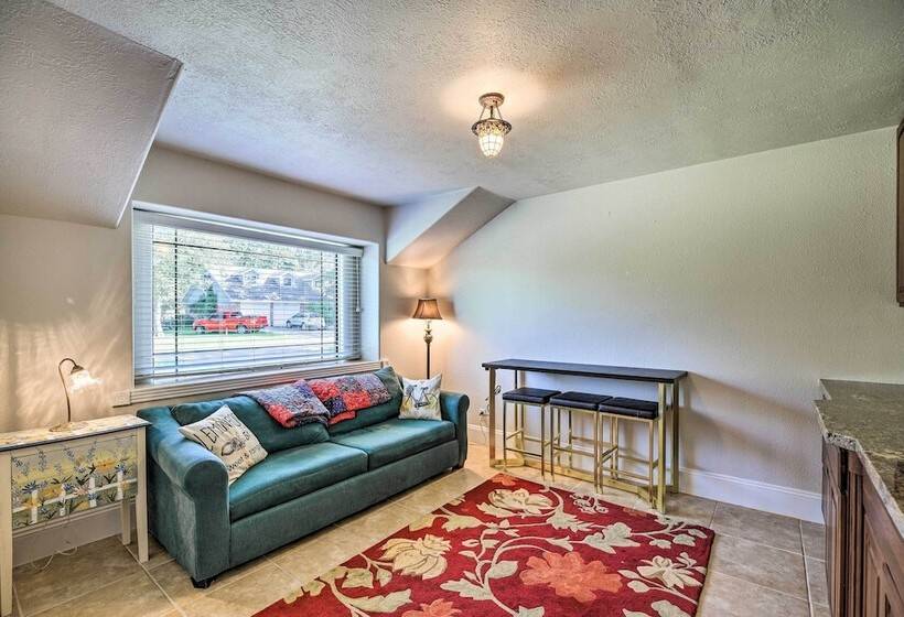 Spacious Seabrook Home W/ Patio: 1 Mi To Beach!