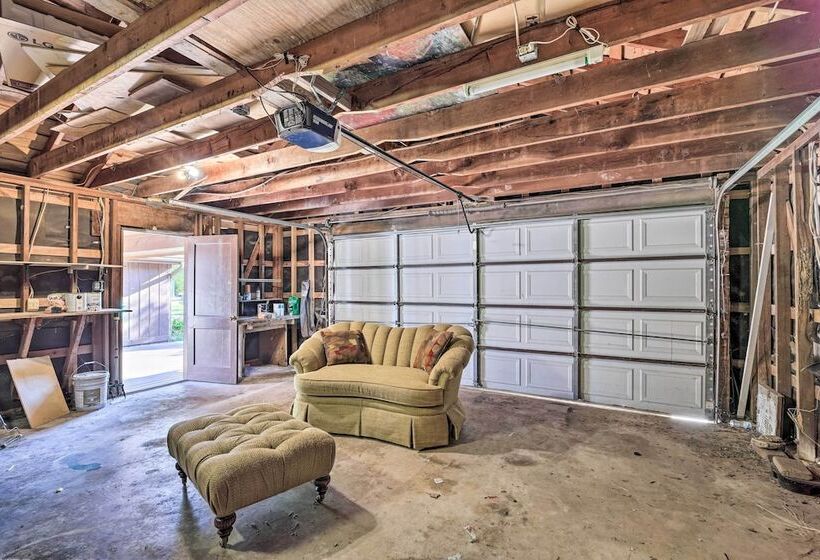 Spacious Seabrook Home W/ Patio: 1 Mi To Beach!