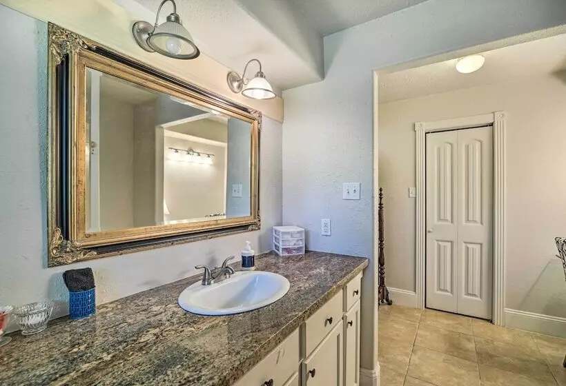 Spacious Seabrook Home W/ Patio: 1 Mi To Beach!