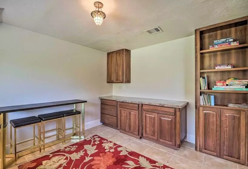 Spacious Seabrook Home W/ Patio: 1 Mi To Beach!