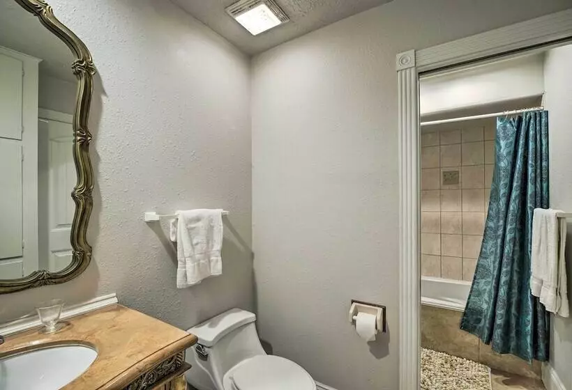 Spacious Seabrook Home W/ Patio: 1 Mi To Beach!