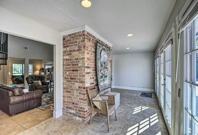 Spacious Seabrook Home W/ Patio: 1 Mi To Beach!