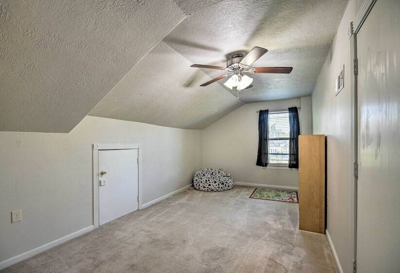 Spacious Seabrook Home W/ Patio: 1 Mi To Beach!