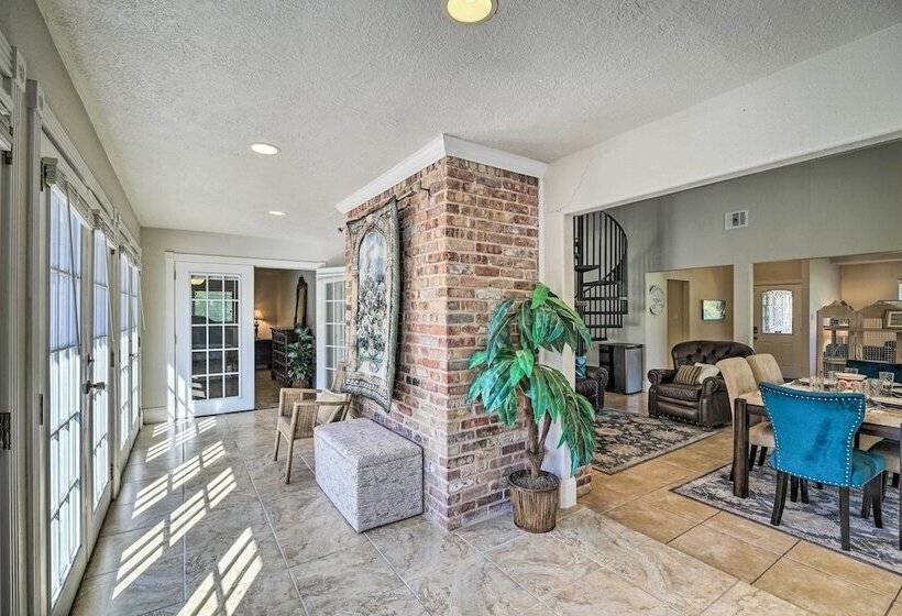 Spacious Seabrook Home W/ Patio: 1 Mi To Beach!